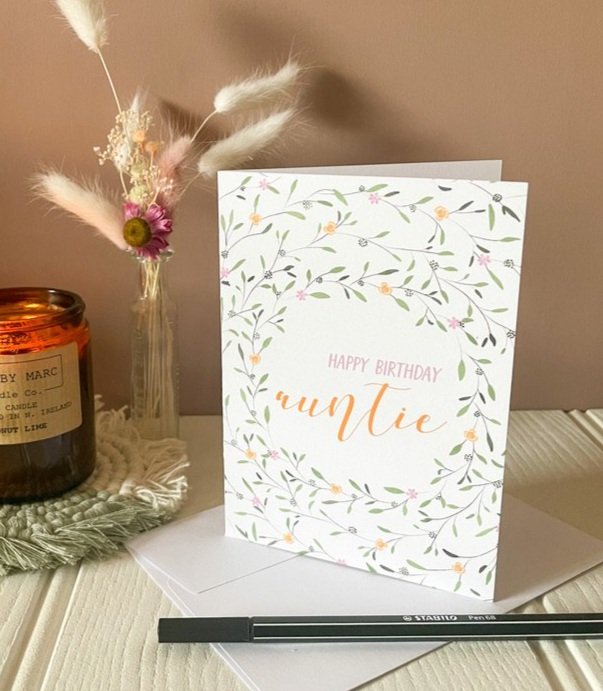 Birthday card for auntie with floral wreath details